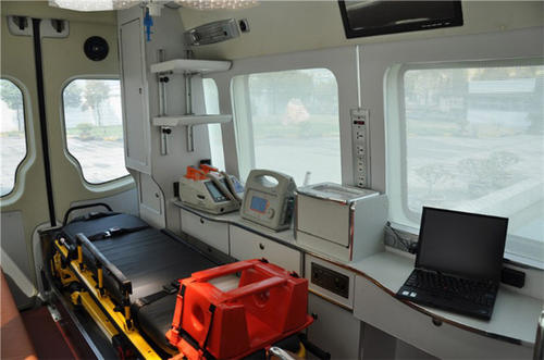 东丽区救护车内部